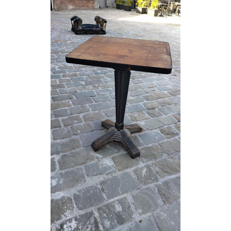 Bistrotafel van het merk Louis Vuitton, circa 1920