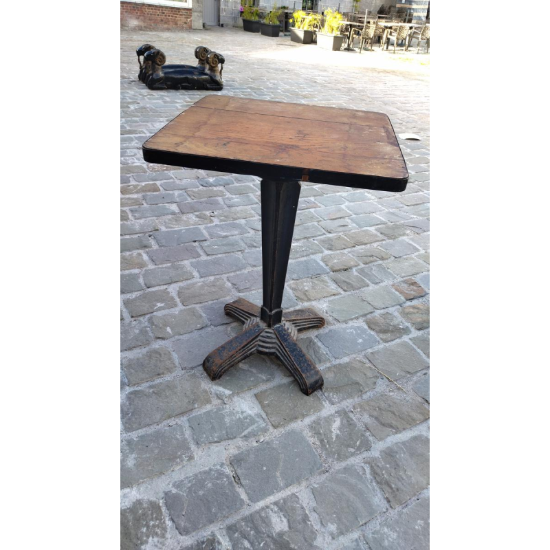 Bistrotafel van het merk Louis Vuitton, circa 1920