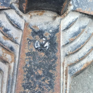 Table de bistrot estampillée Louis Vuitton, époque 1920