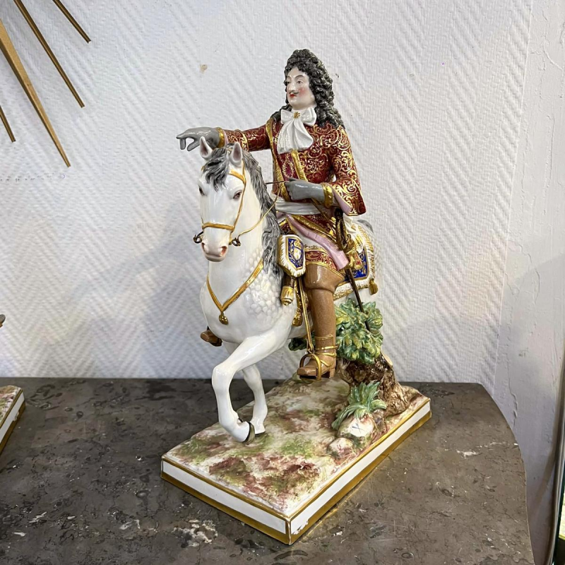 Manufacture Achille-Bloch Paris - Statue équestre du roi de France Louis XV en porcelaine