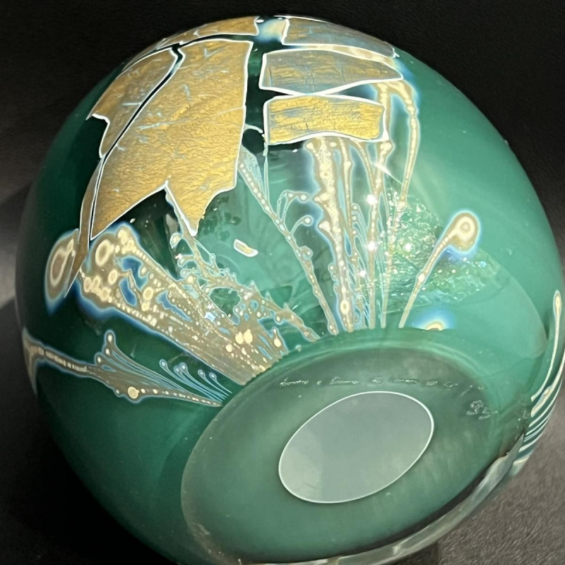 Louis Leloup, presse papier en cristal à décor d’oxydes métalliques, 1995