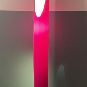 Mario Rusconi Clerici pour KDLN, Lampe Sakti 200 fuschia, plexiglas, 2001