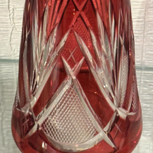 Val Saint Lambert, Carafe en cristal taillé incolore doublé rouge