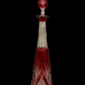 Val Saint Lambert, Carafe en cristal taillé incolore doublé rouge