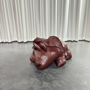 Poef - Leren dinosaurus-ottomane, 1970