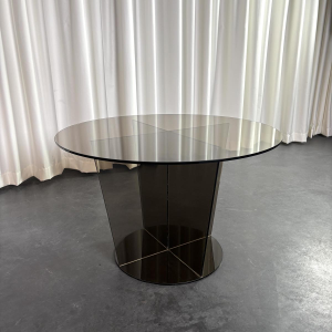 Gerookte glazen salontafel