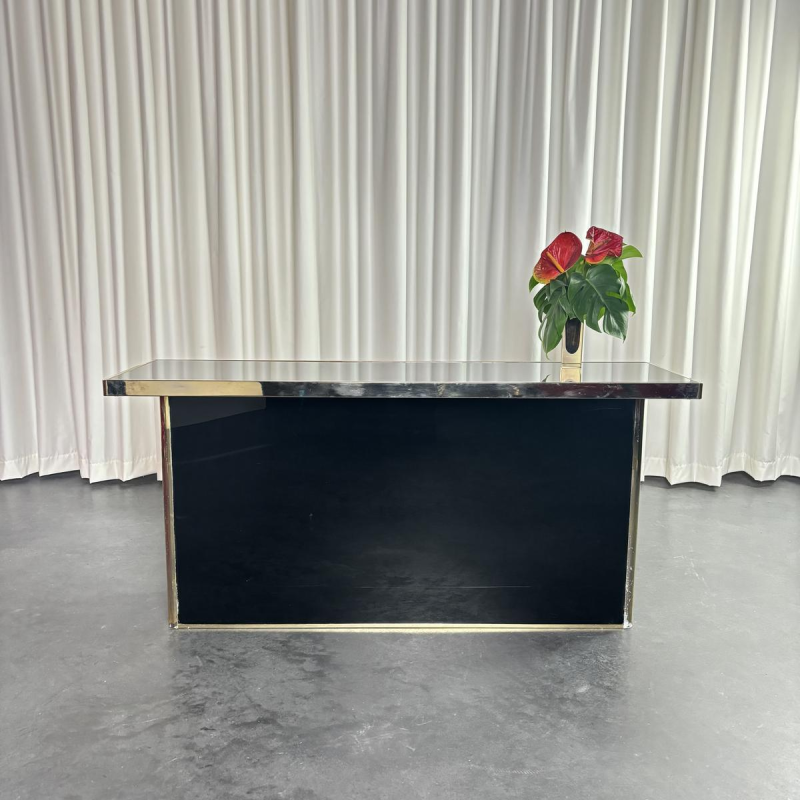 Hollywood Regency console in plexiglas, messing en zwarte spiegel