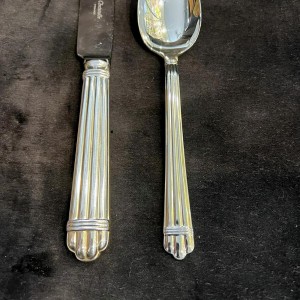 Bernard Yot pour Christofle, ménagère modèle Aria 54 pièces en métal argenté 1985