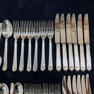 Bernard Yot pour Christofle, ménagère modèle Aria 54 pièces en métal argenté 1985