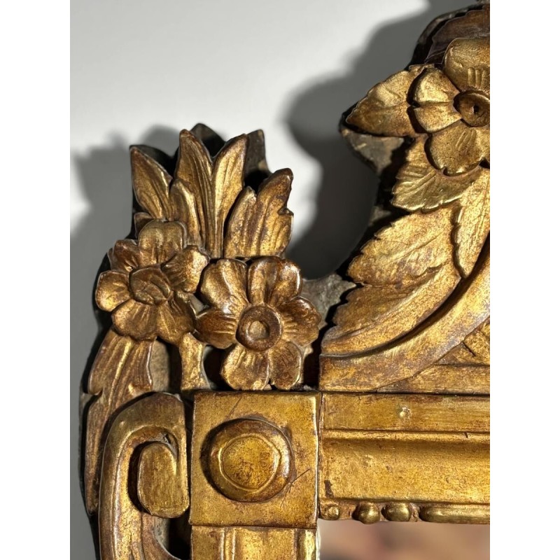 Mirror with a wooden and gilded stucco pediment - Louis XVI period - 18th century