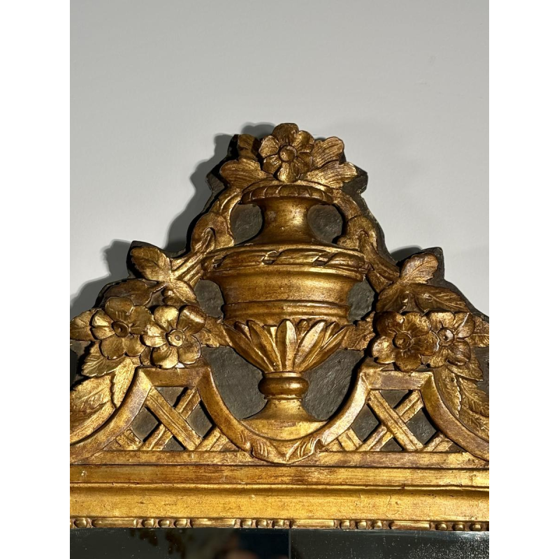 Mirror with a wooden and gilded stucco pediment - Louis XVI period - 18th century
