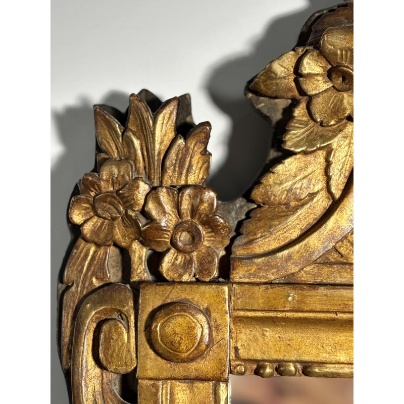 Miroir à fronton en bois et stuc doré - Epoque Louis XVI - XVIIIe siècle