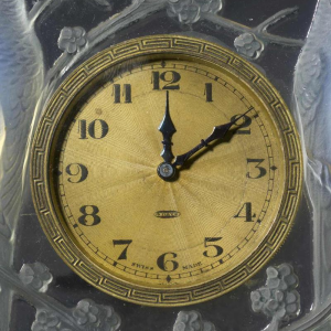 Pendulette 8 jours « INSEPARABLES » (1926) de RENE LALIQUE (1860-1945) :