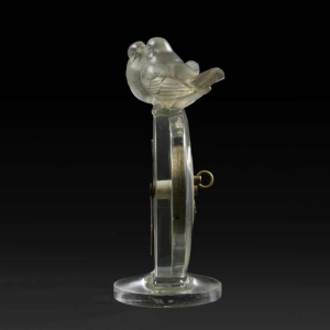 Pendulette 8 jours « ANTOINETTE » (1931) de René Lalique (1860-1945) :