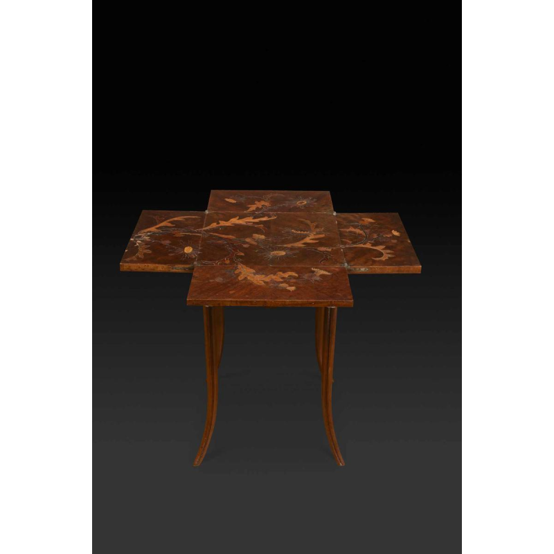 Emile Gallé, table à jeux Art Nouveau en noyer, marqueterie et placage, décor floral et chardons