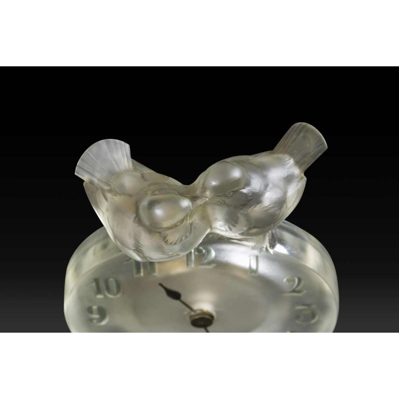 Pendulette 8 jours « ANTOINETTE » (1931) de René Lalique (1860-1945) :