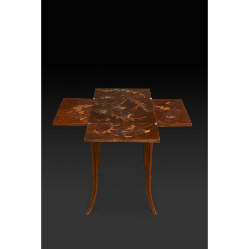 Emile Gallé, Art Nouveau notenhout speeltafel, inlegwerk en fineer, floraal decor en distels