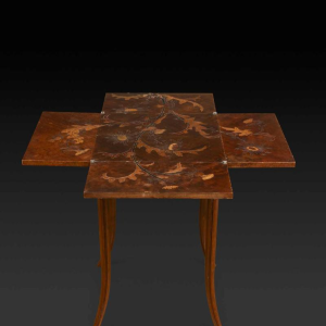 Emile Gallé, table à jeux Art Nouveau en noyer, marqueterie et placage, décor floral et chardons