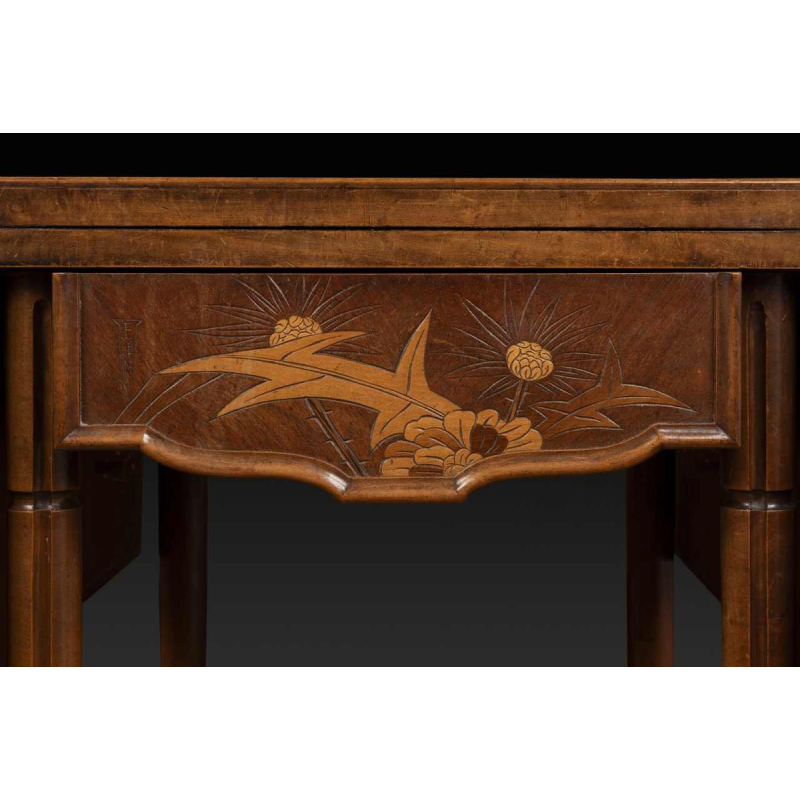 Emile Gallé, Art Nouveau notenhout speeltafel, inlegwerk en fineer, floraal decor en distels