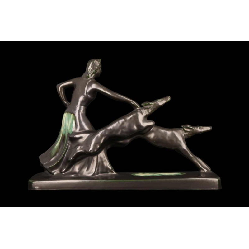 Faïencerie de Thulin “La Dame aux lévriers” geglazuurd aardewerk sculptuur, ca 1930
