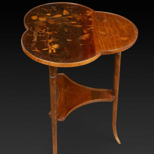 Emile Gallé, Art Nouveau tafel met drielobbig inlegwerkblad, bloemdecoratie, eind 19e eeuw