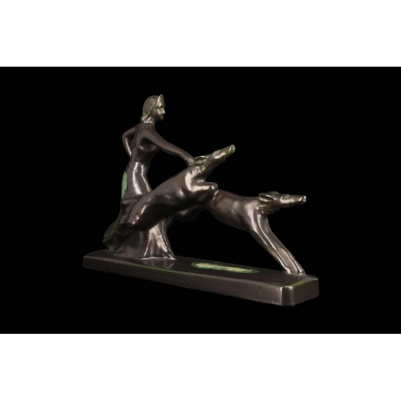 Faïencerie de Thulin “La Dame aux lévriers” geglazuurd aardewerk sculptuur, ca 1930