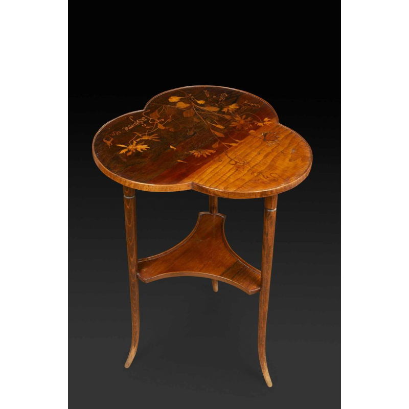 Emile Gallé, table Art Nouveau, plateau trilobé en marqueterie, décor de fleurs, fin 19ème