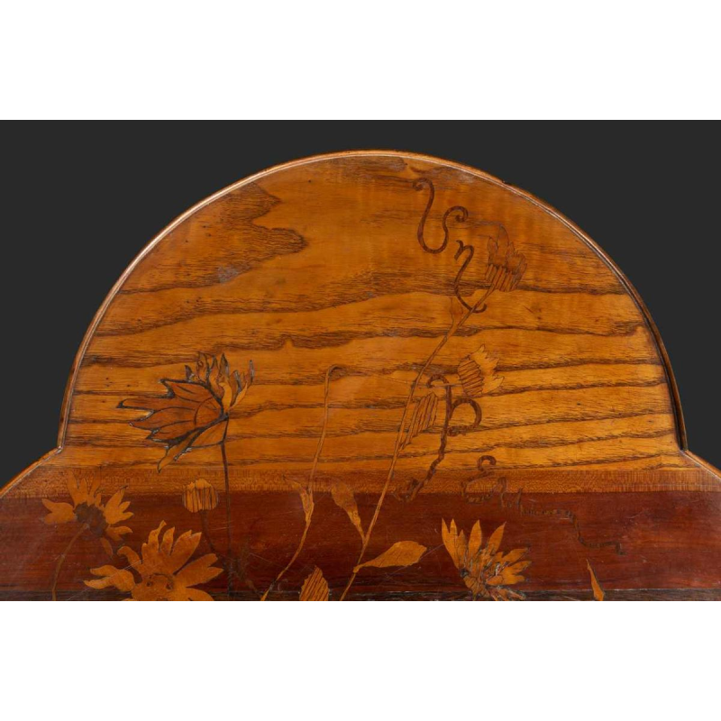 Emile Gallé, table Art Nouveau, plateau trilobé en marqueterie, décor de fleurs, fin 19ème