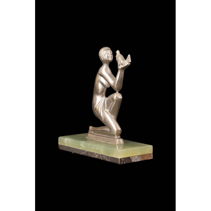 Art Deco statuette "Jeune femme à l'oiseau" in silvered bronze and onyx