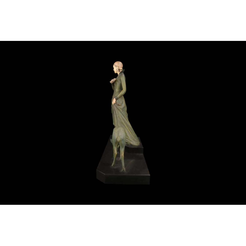 MENEVILLE (attribué à) 'La dame aux biches' sculpture Art Déco, métal à patine verte, début XXe s