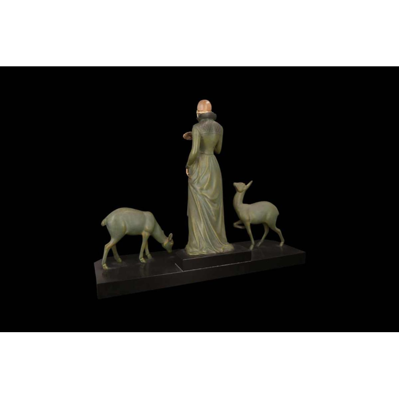 MENEVILLE (attribué à) 'La dame aux biches' sculpture Art Déco, métal à patine verte, début XXe s