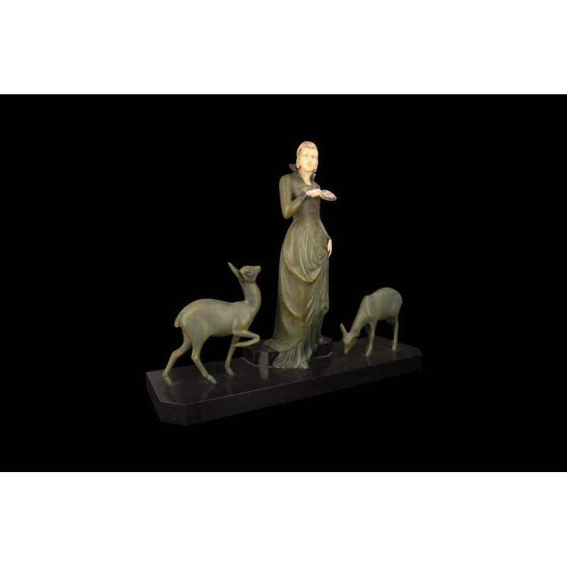 MENEVILLE (toegeschreven aan) 'De hertenvrouw' Art Deco sculptuur, groen gepatineerd metaal, begin 20ste eeuw