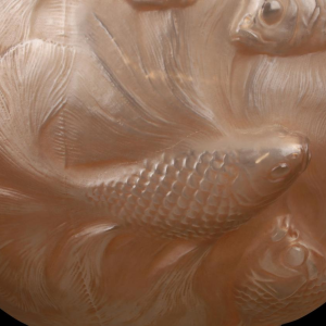 Vaas "FORMOSE" (1924) van sienna-gepatineerd gevormd geblazen-geperst glas door RENE LALIQUE (1860-1945)