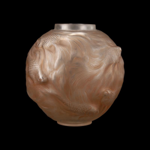 RENE LALIQUE, vase « FORMOSE » en verre soufflé-pressé moulé patiné sienne, 1924