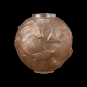 RENE LALIQUE, vase « FORMOSE » en verre soufflé-pressé moulé patiné sienne, 1924