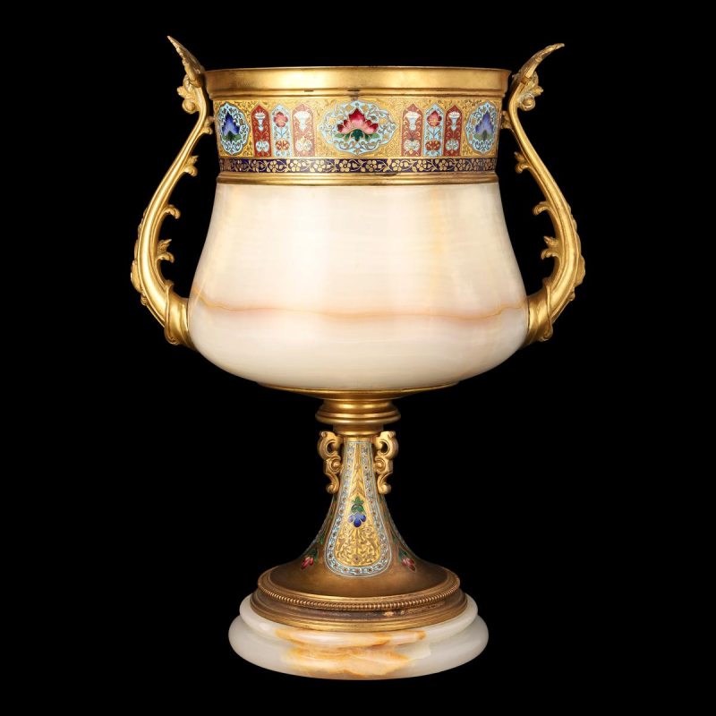 MONUMENTAL ONYX AND GILDED BRONZE TAZZA WITH POLYCHROME ENAMEL DECORATION, Napoleon III / Third Republic Period (circa 1880)