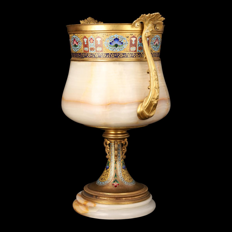 MONUMENTAL ONYX AND GILDED BRONZE TAZZA WITH POLYCHROME ENAMEL DECORATION, Napoleon III / Third Republic Period (circa 1880)