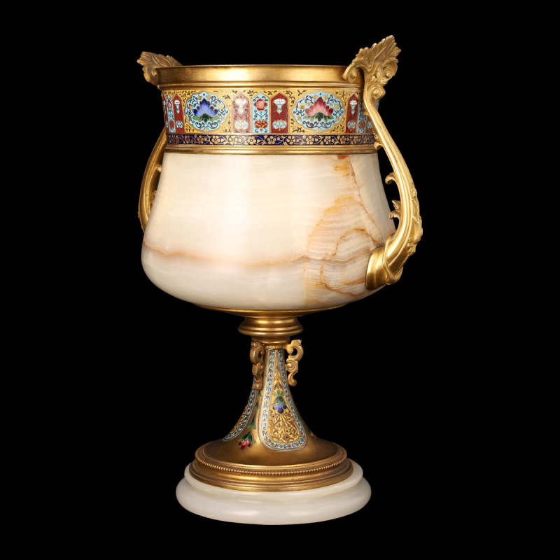 MONUMENTAL ONYX AND GILDED BRONZE TAZZA WITH POLYCHROME ENAMEL DECORATION, Napoleon III / Third Republic Period (circa 1880)