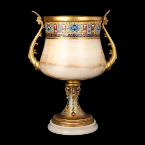 MONUMENTAL ONYX AND GILDED BRONZE TAZZA WITH POLYCHROME ENAMEL DECORATION, Napoleon III / Third Republic Period (circa 1880)