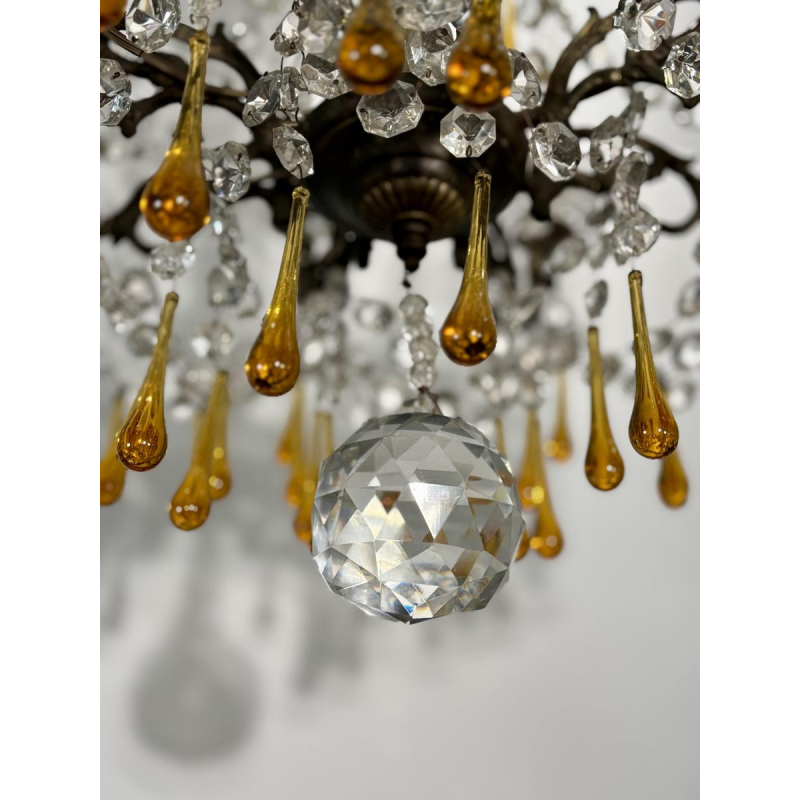 Lustre à pampilles à 8 feux, en bronze et cristal, gouttes en verre ambré, circa 1900