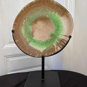 Alfred COLLARD, Sculpture abstraite, Disque en verre à décor dinclusions