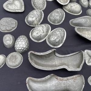 Important set of antique metal chocolate molds, early 20th century