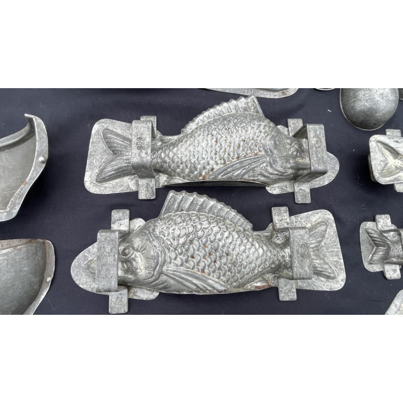 Important set of antique metal chocolate molds, early 20th century