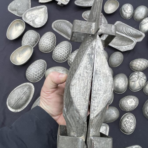 Belangrijke set antieke metalen chocoladevormen, begin 20e eeuw