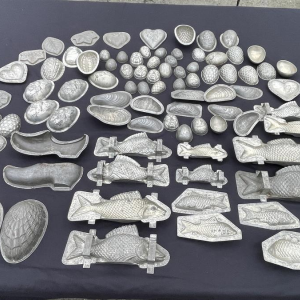 Important set of antique metal chocolate molds, early 20th century