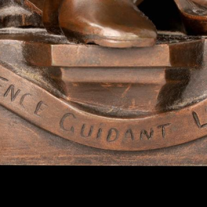 Sculpture en bronze "La Science Guidant L'Industrie" de Émile Picault (1833-1915)