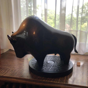 Laszlo Tibay “Bizon” sculptuur in gelakt brons