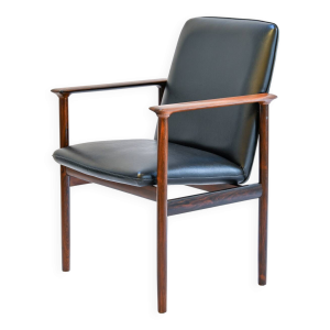 Cor Bontenbal voor Fristho, Impala fauteuil in palissanderhout en zwart kunstleer.
