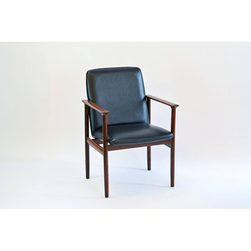 Cor Bontenbal voor Fristho, Impala fauteuil in palissanderhout en zwart kunstleer.