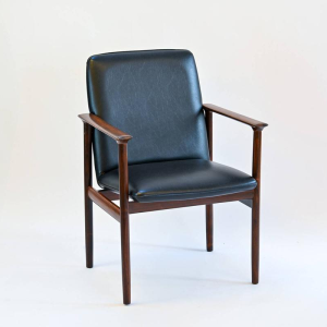 Cor Bontenbal for Fristho, Impala armchair in rosewood and black imitation leather